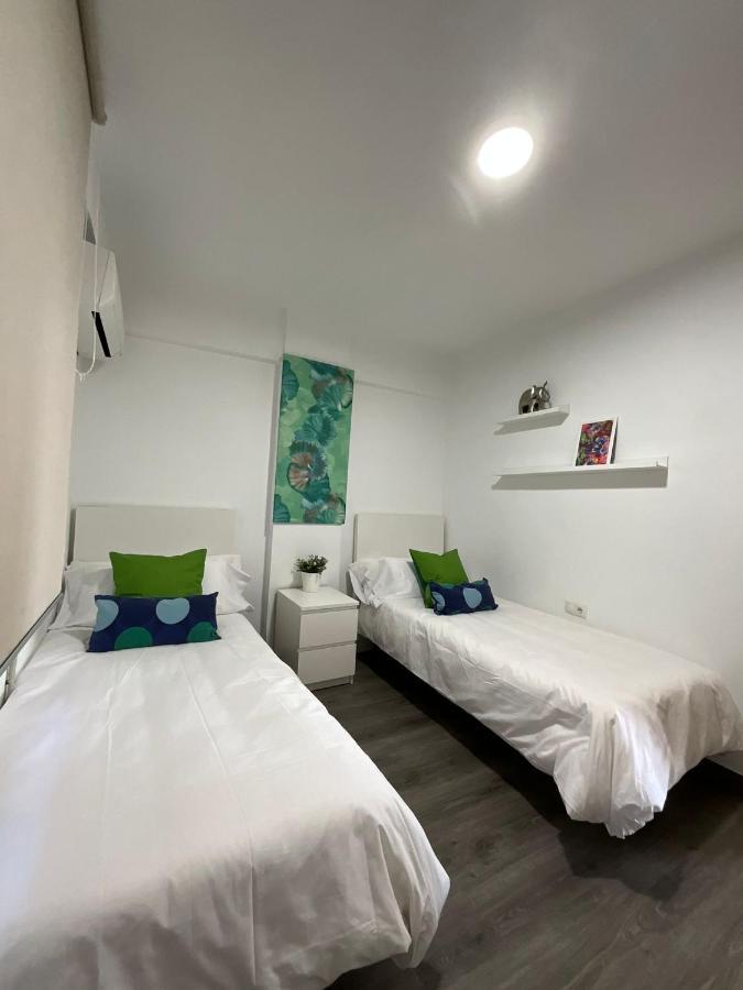 Ayala Apartamento マラガ エクステリア 写真